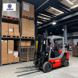 رافعة شوكية كهربائية 4 عجلات بقدره 3 طن